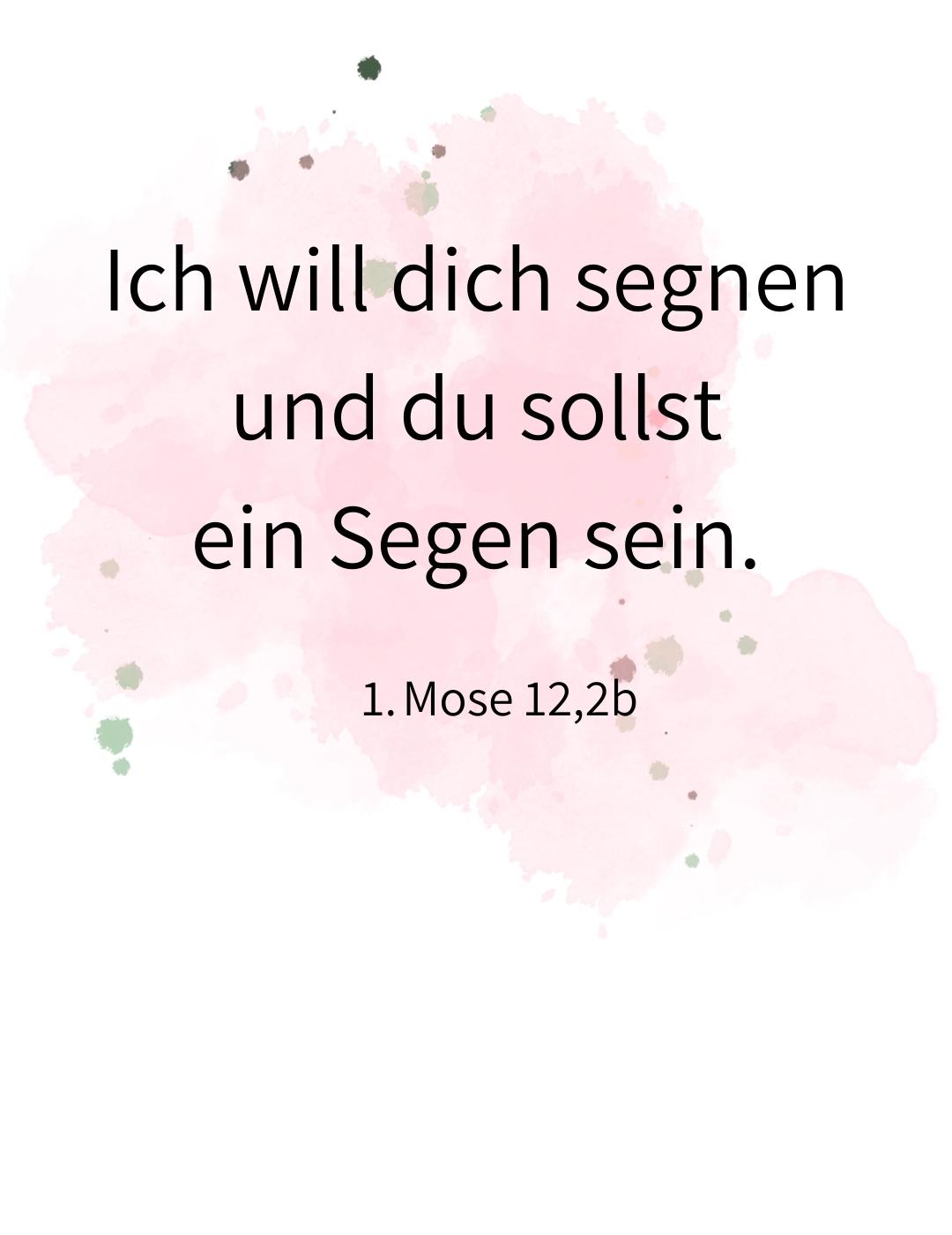 Bibelvers von 1. Mose 12,2b auf weißem Hintergrund mit rosarotem Klecks