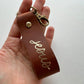 christlicher Schlüsselanhänger aus braunem Leder mit der Goldschrift "jesus"