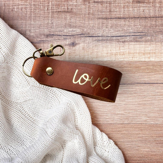 christlicher Schlüsselanhänger aus braunem Leder mit Goldschrift "love"