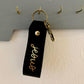 christlicher Schlüsselanhänger aus schwarzen Leder mit Goldschrift "jesus"