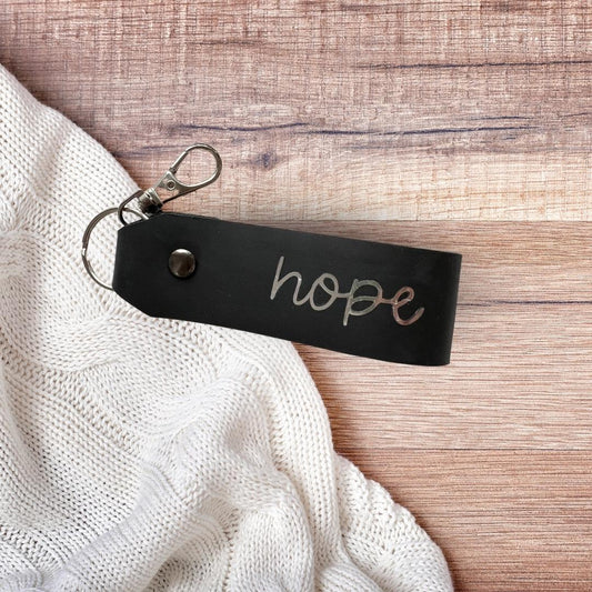 christlicher Schlüsselanhänger aus schwarzem Leder mit Silberschrift "hope"